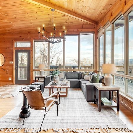 Chestnut By Avantstay Mountain Cabin W Treetop Views Hot Tub Game Room ガトリンバーグ エクステリア 写真
