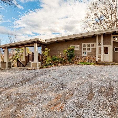 Chestnut By Avantstay Mountain Cabin W Treetop Views Hot Tub Game Room ガトリンバーグ エクステリア 写真