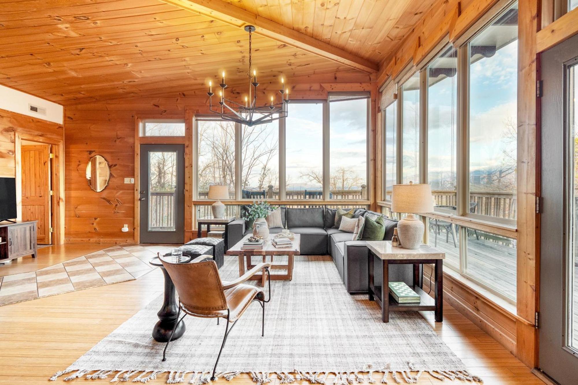 Chestnut By Avantstay Mountain Cabin W Treetop Views Hot Tub Game Room ガトリンバーグ エクステリア 写真