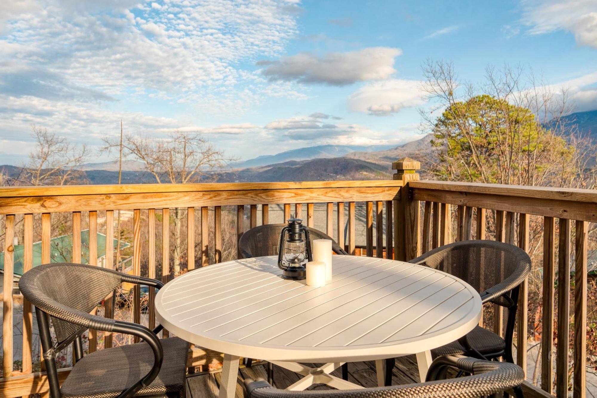 Chestnut By Avantstay Mountain Cabin W Treetop Views Hot Tub Game Room ガトリンバーグ エクステリア 写真