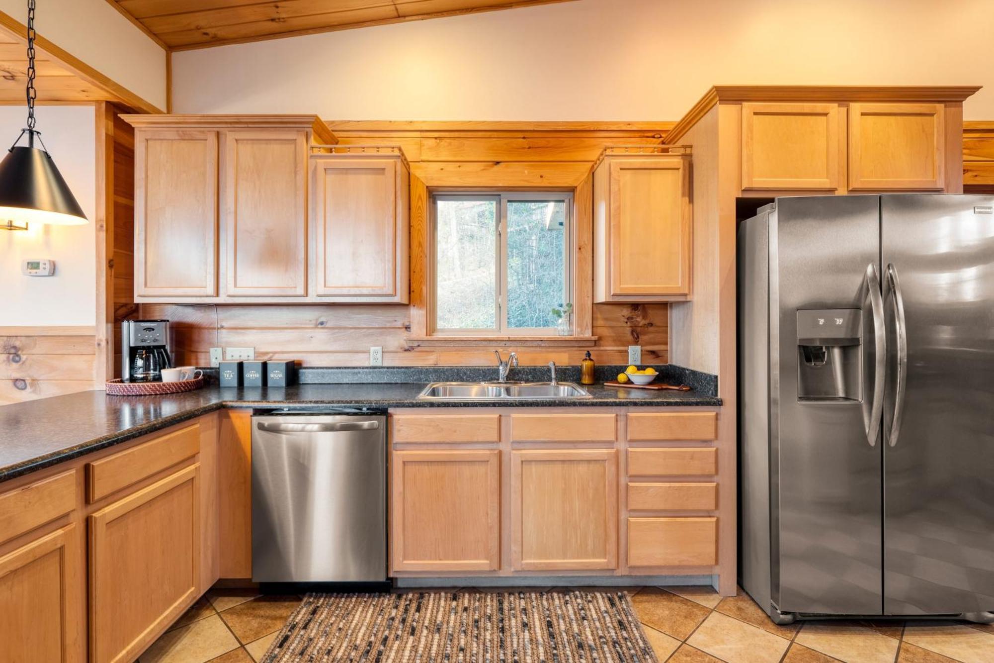Chestnut By Avantstay Mountain Cabin W Treetop Views Hot Tub Game Room ガトリンバーグ エクステリア 写真