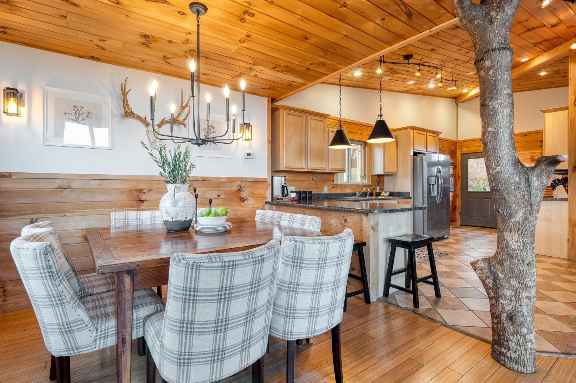 Chestnut By Avantstay Mountain Cabin W Treetop Views Hot Tub Game Room ガトリンバーグ エクステリア 写真
