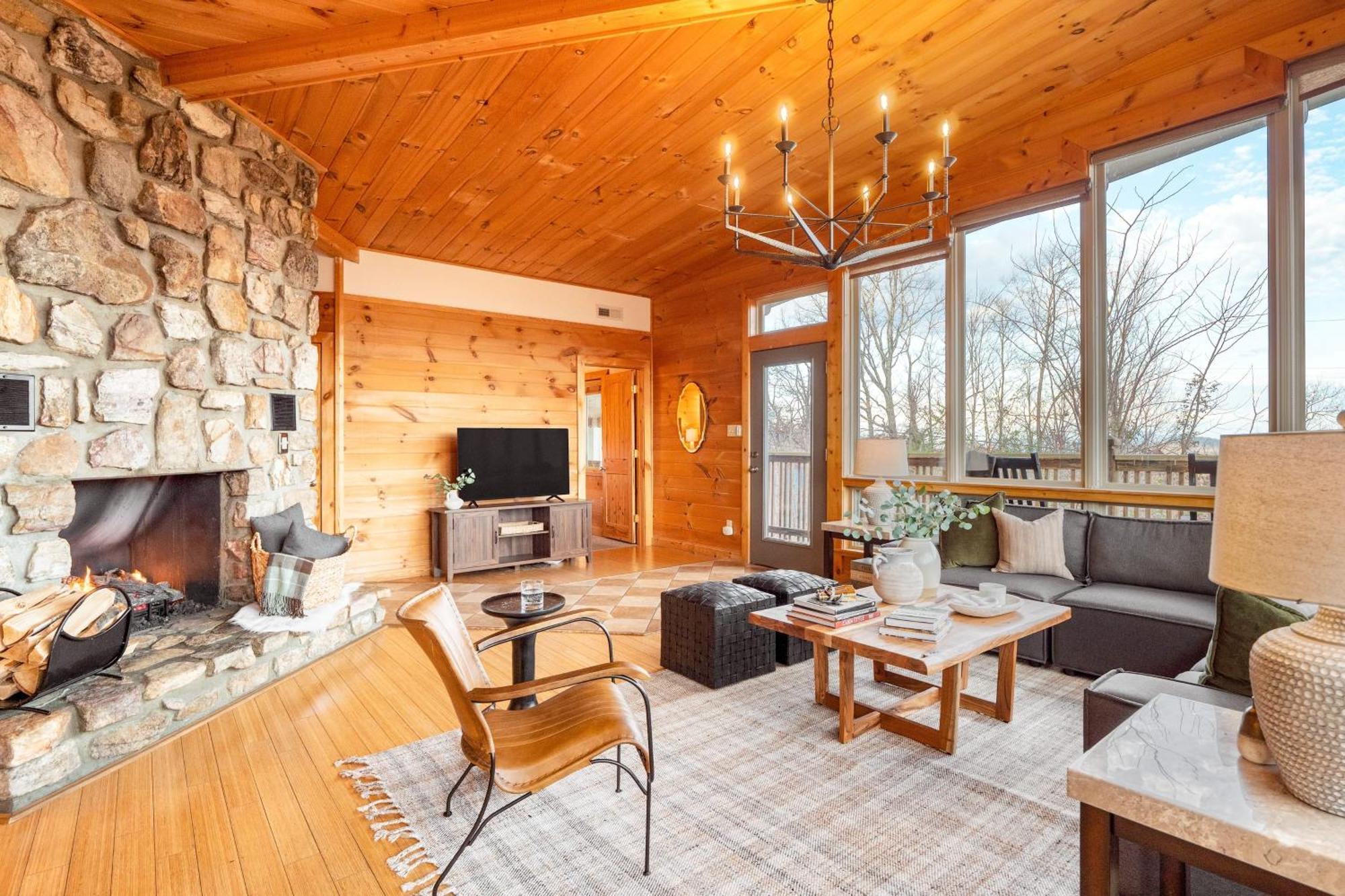 Chestnut By Avantstay Mountain Cabin W Treetop Views Hot Tub Game Room ガトリンバーグ エクステリア 写真