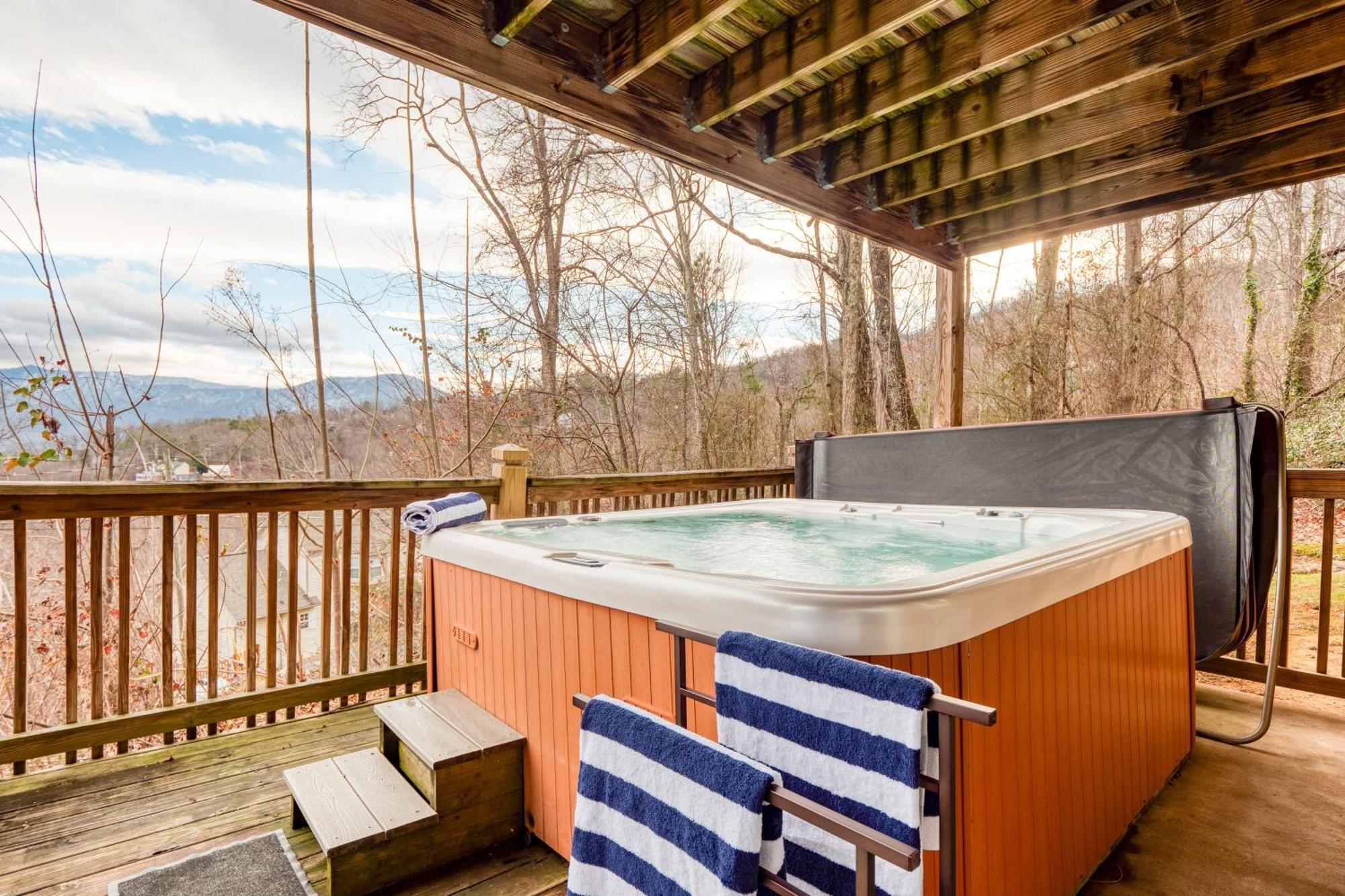 Chestnut By Avantstay Mountain Cabin W Treetop Views Hot Tub Game Room ガトリンバーグ エクステリア 写真