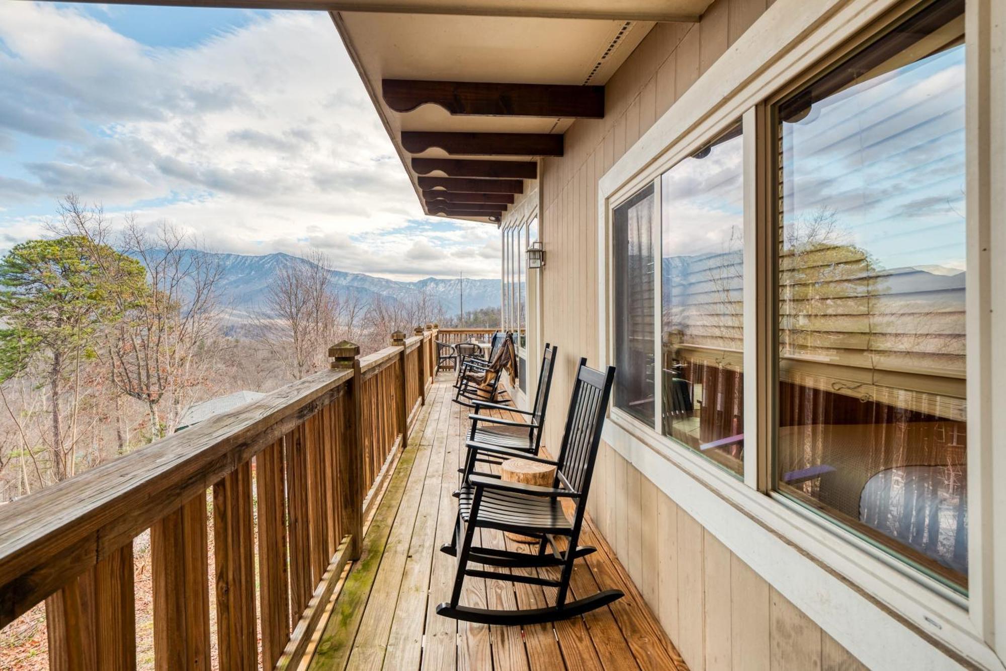 Chestnut By Avantstay Mountain Cabin W Treetop Views Hot Tub Game Room ガトリンバーグ エクステリア 写真