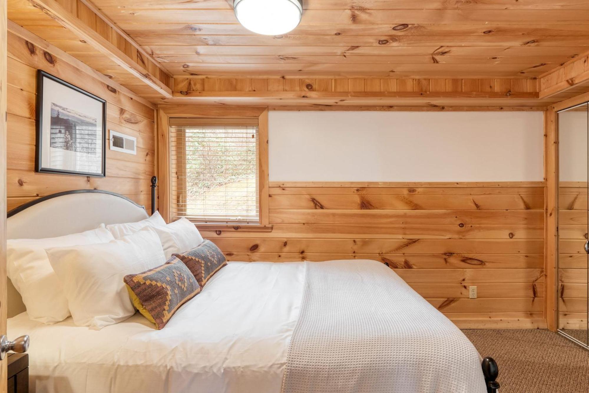 Chestnut By Avantstay Mountain Cabin W Treetop Views Hot Tub Game Room ガトリンバーグ エクステリア 写真